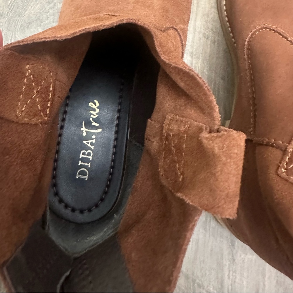 Women's Suede Chelsea Boot - Picture 4 of 6